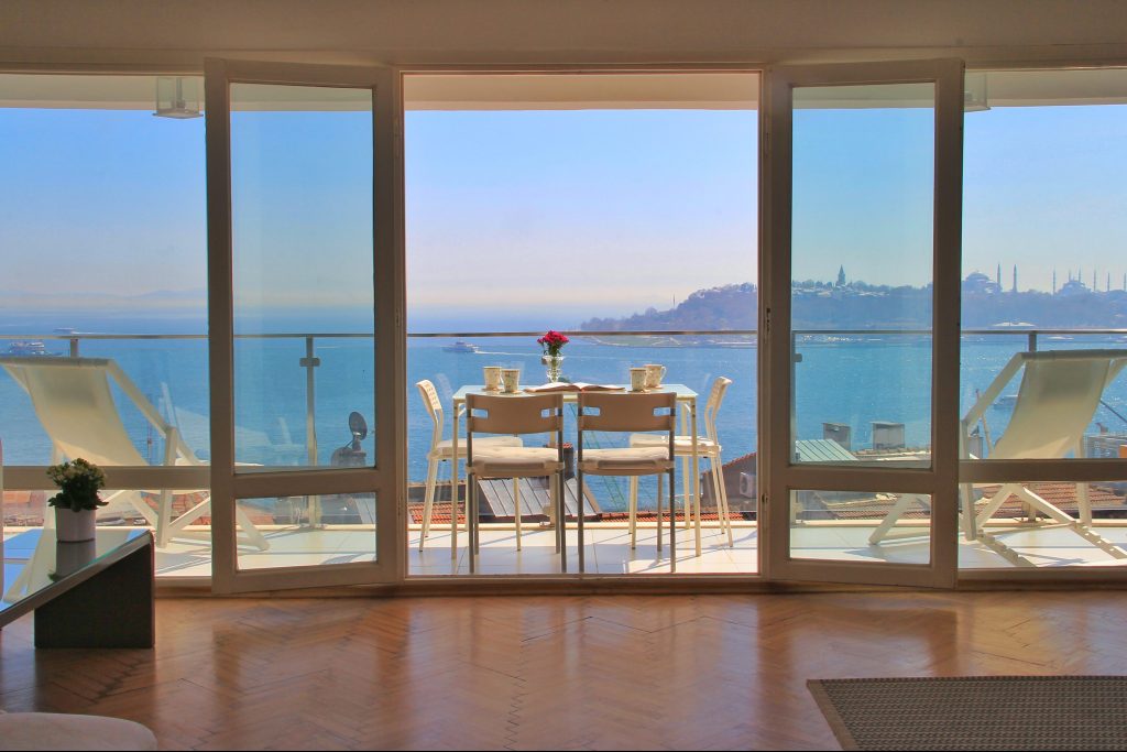 dfe2c0d2-265e-441d-ad69-2f22569f4885