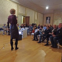 ></a></div>
<div class=