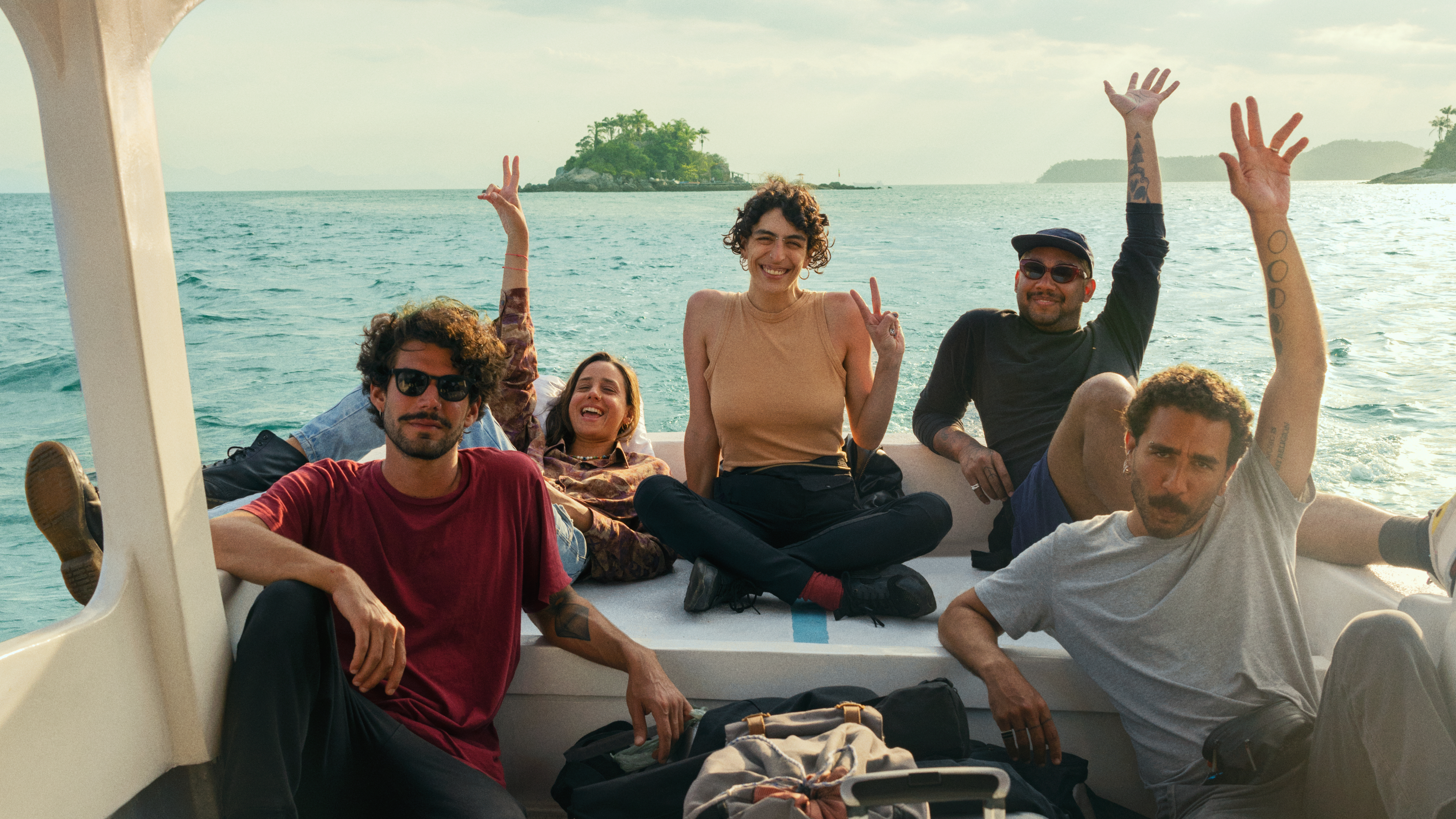 Grupo de personas en un bote