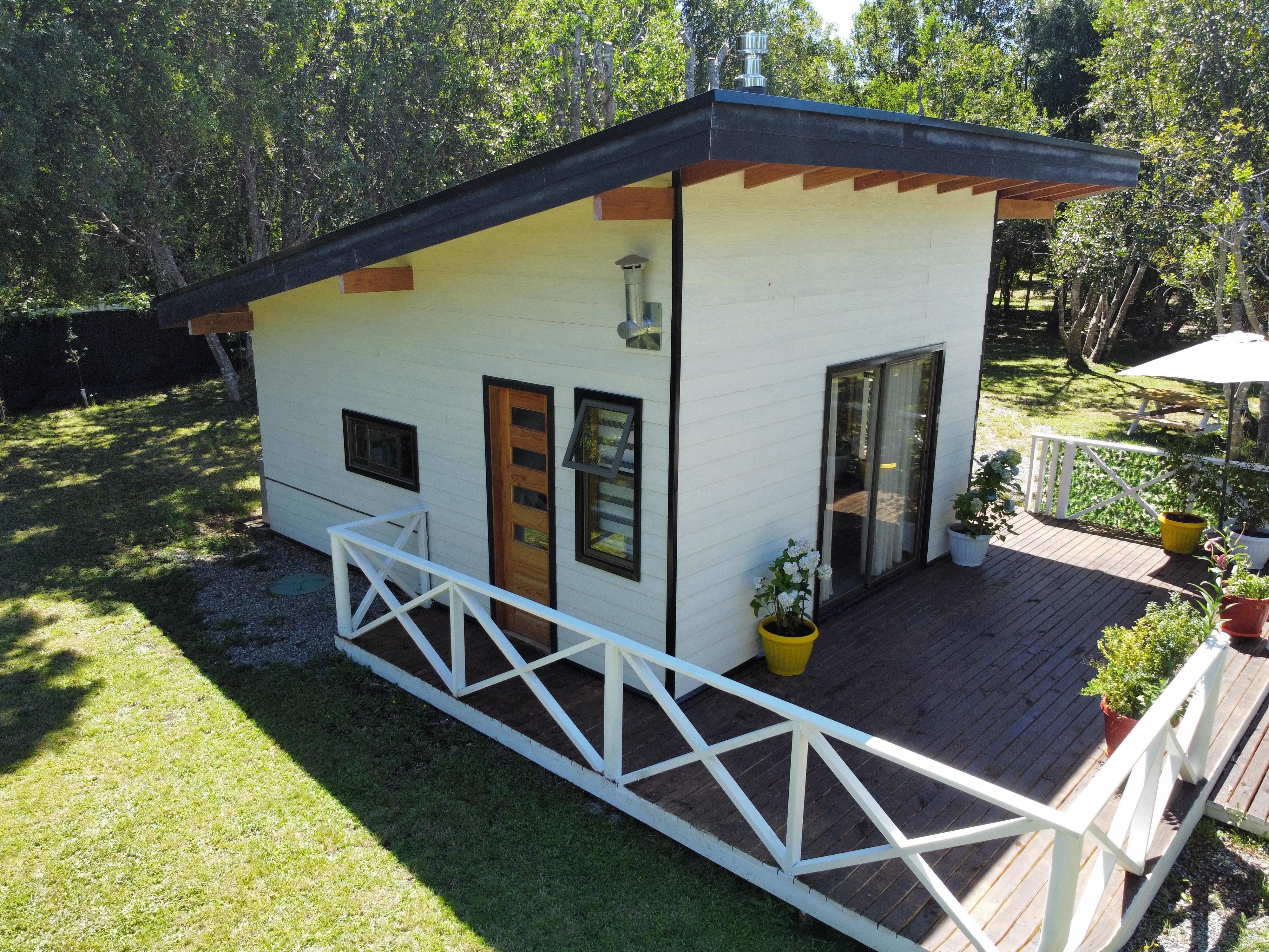 Angled view of a white home during the day in Pucón, Chile