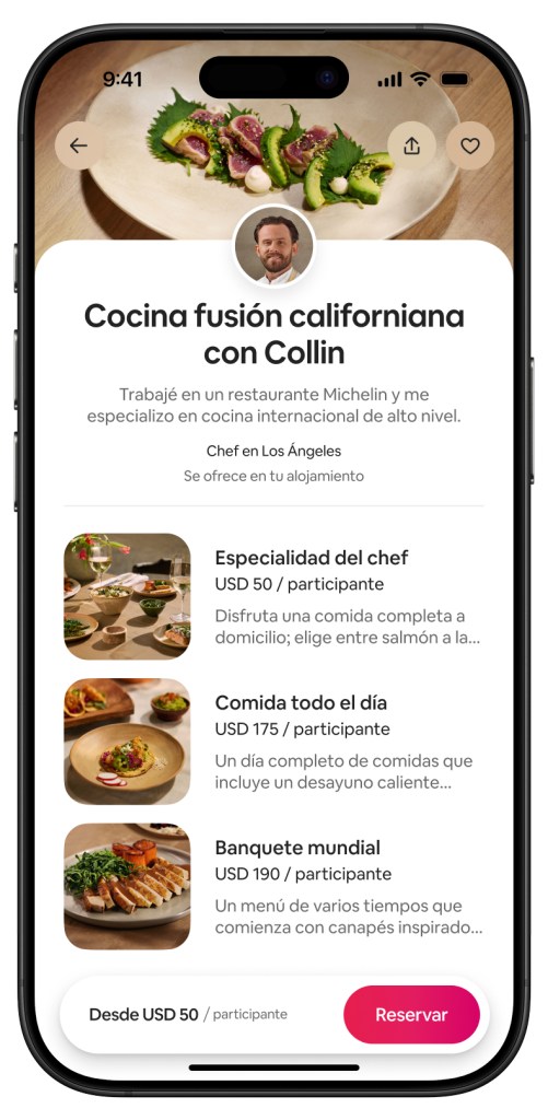 Plato de carne de res en rodajas y aguacate adornado con hierbas, representando la cocina fusión californiana del chef Collin.
