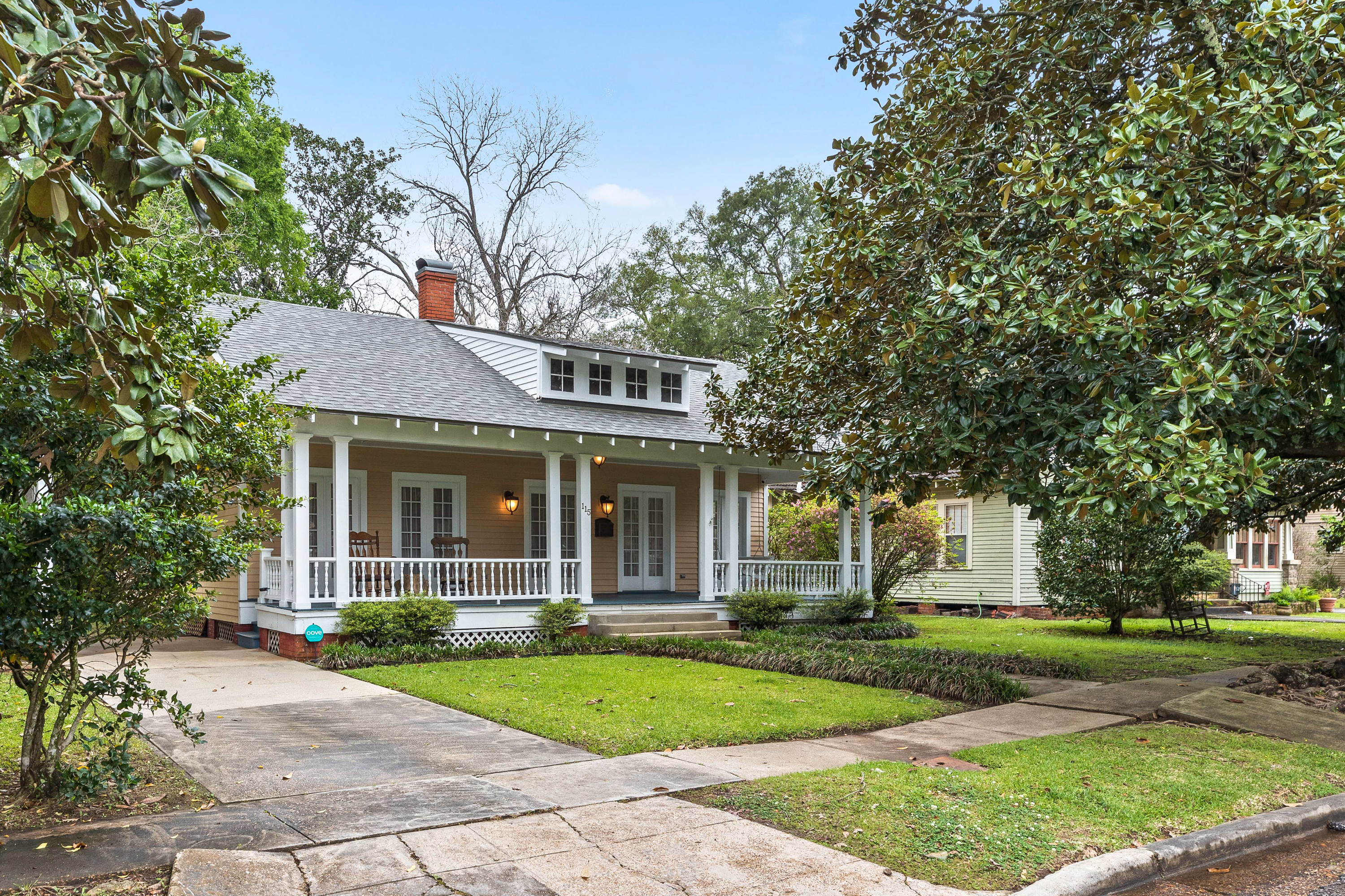Cottage with a front porch