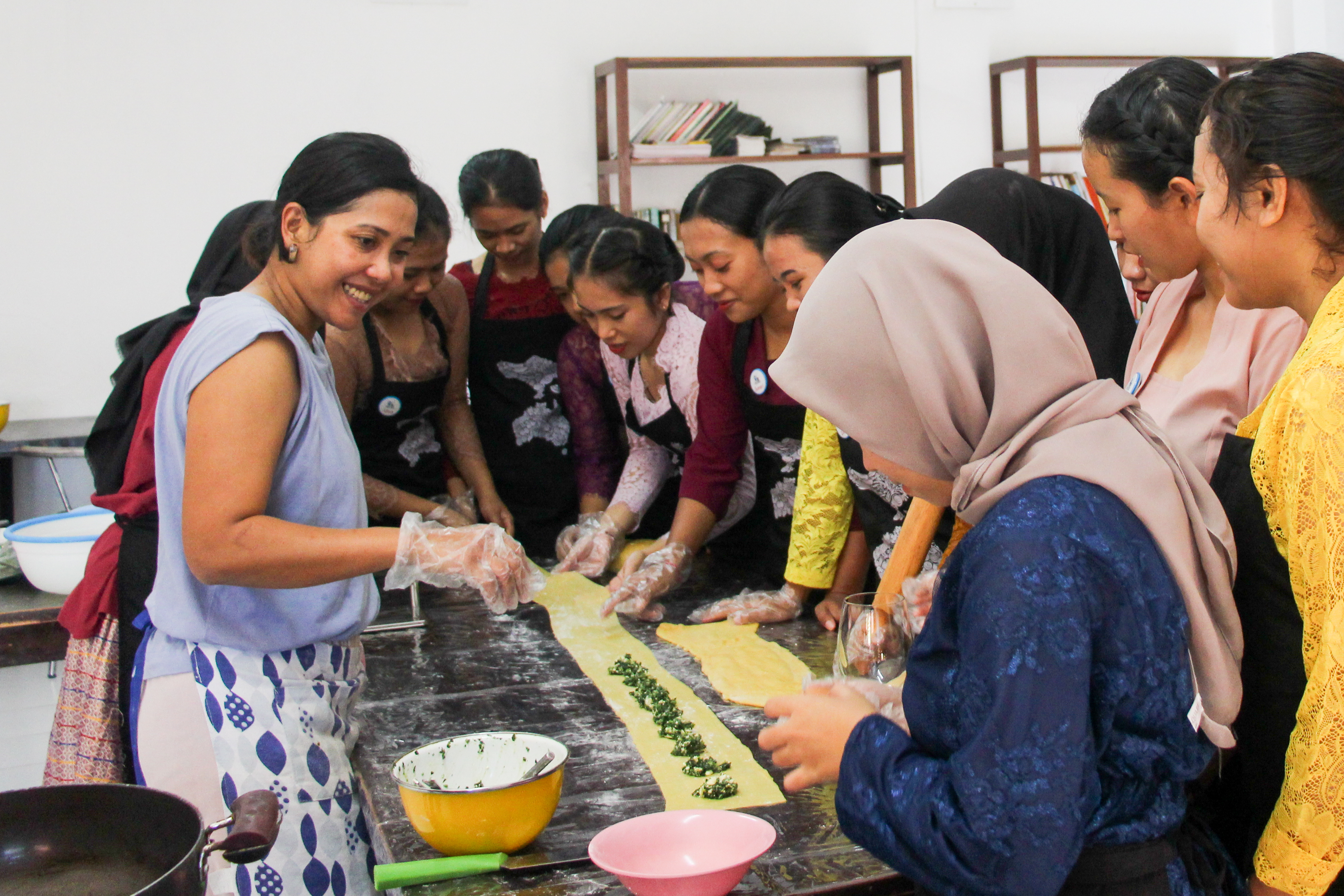 Image showing a pasta making class at the Yayasan R.O.L.E. Bali Wise center.
