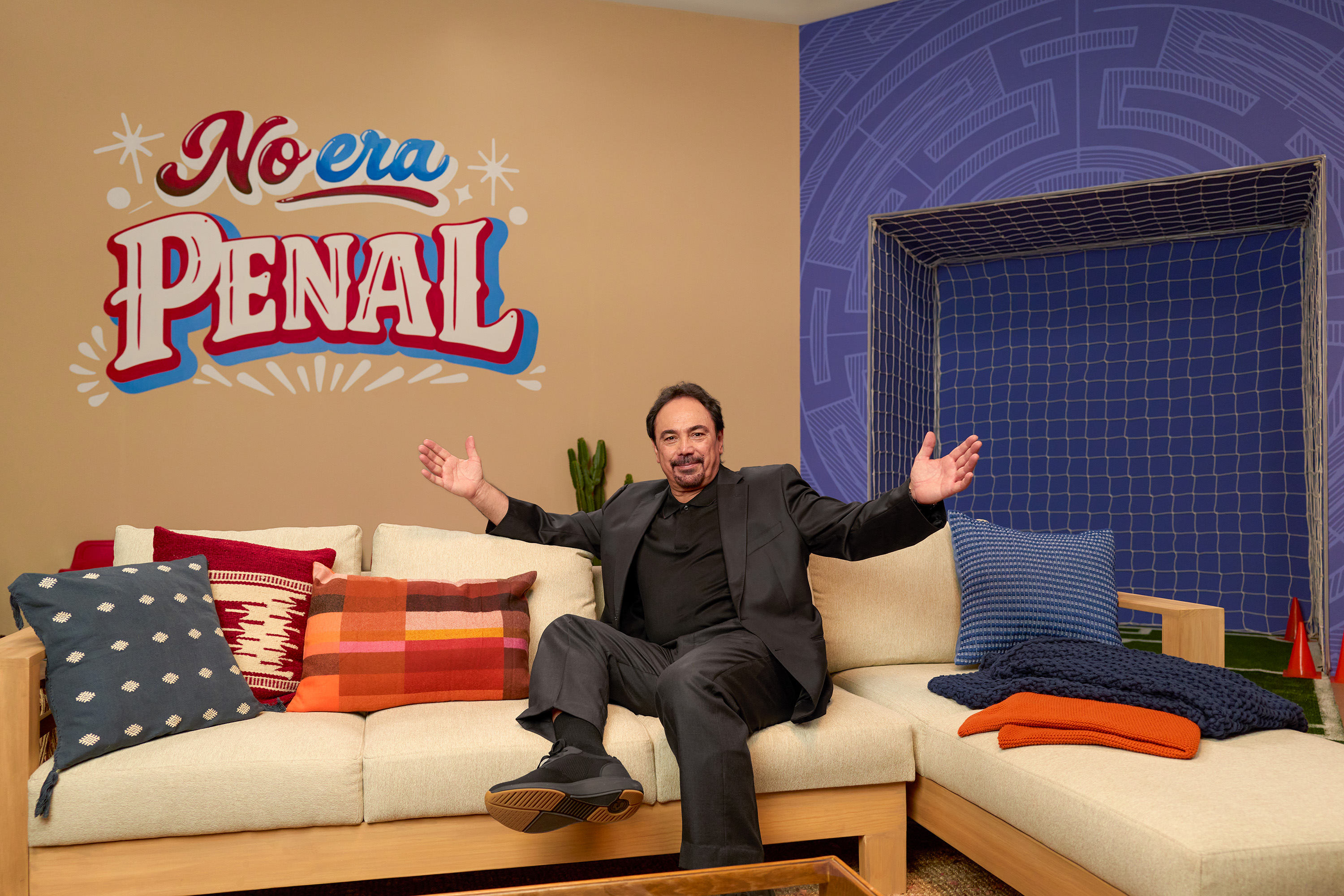 A night inside Mexico City Stadium with Hugo Sánchez: FIFA World Cup 2026™ tickets included